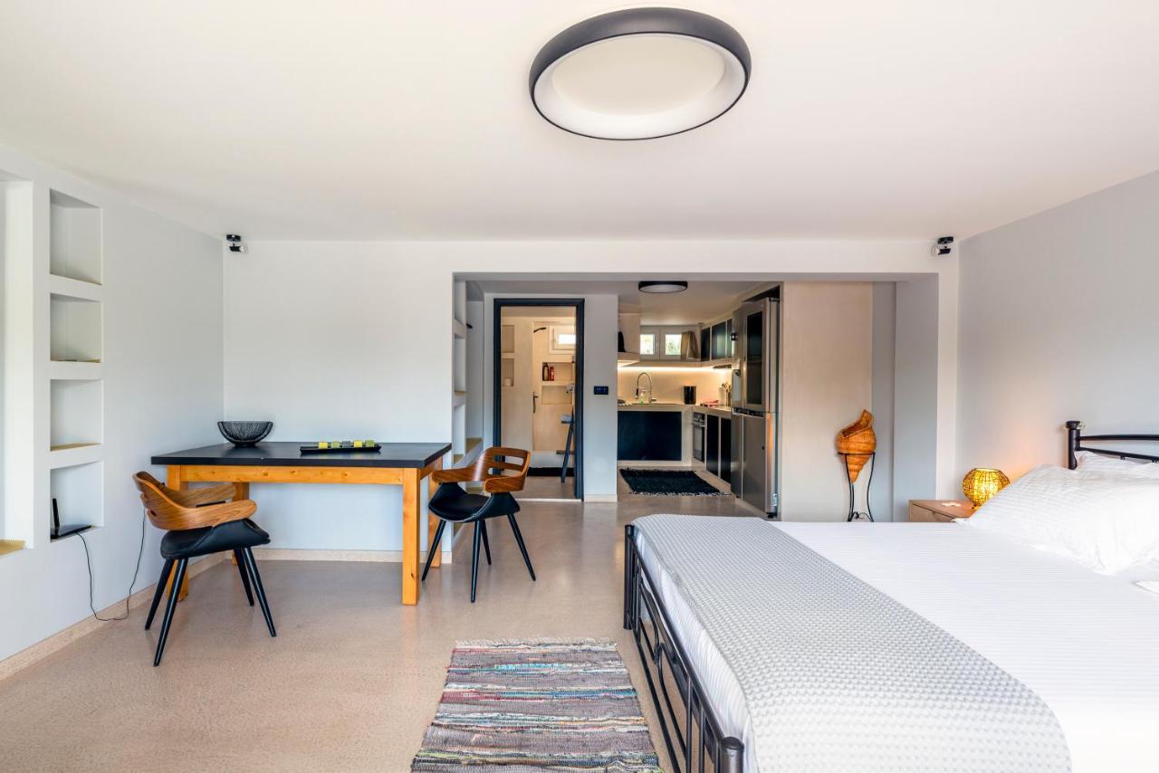 Black And White Apartment Pollonia Extérieur photo