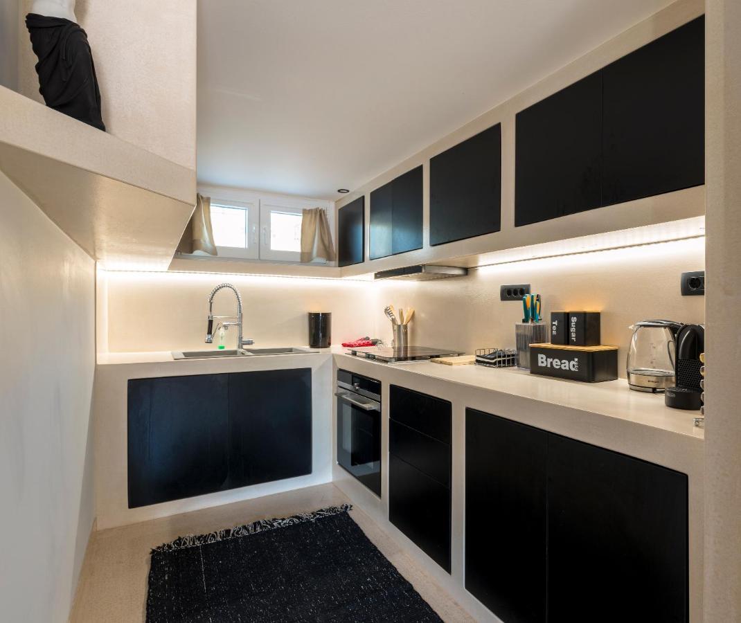 Black And White Apartment Pollonia Extérieur photo